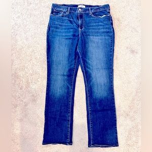 Denizen from Levi’s High Rise Straight Leg Jeans. Size 14